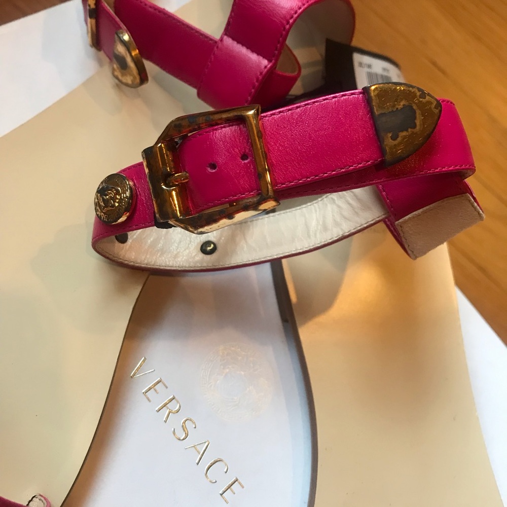 NWT NEVER WORN Versace pink sandals size 38.5